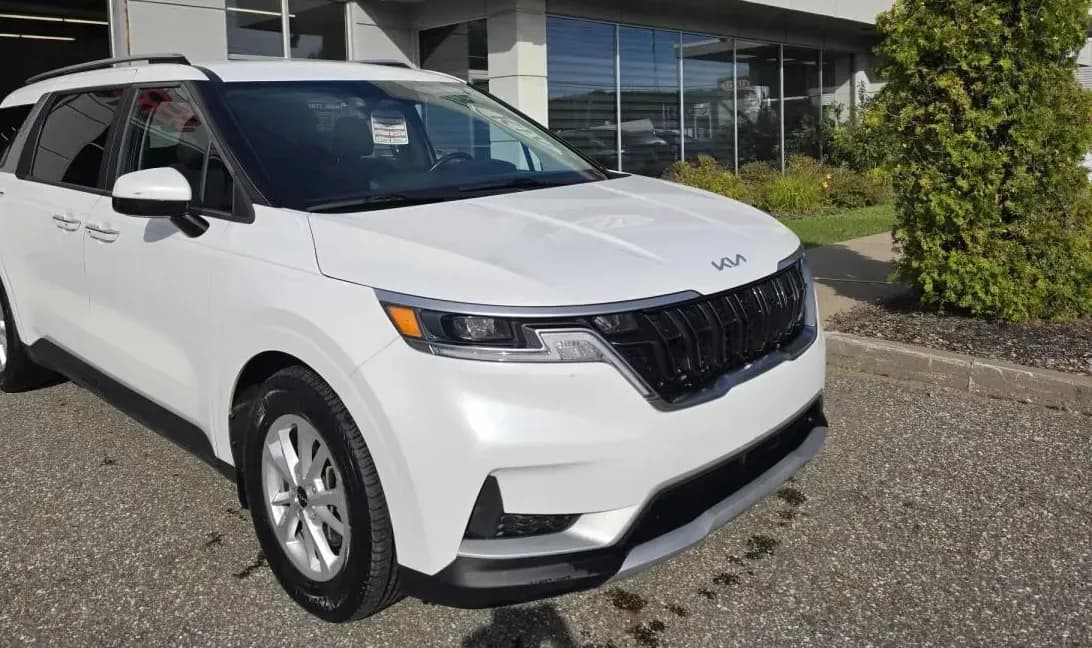 2024 Kia Carnival LX